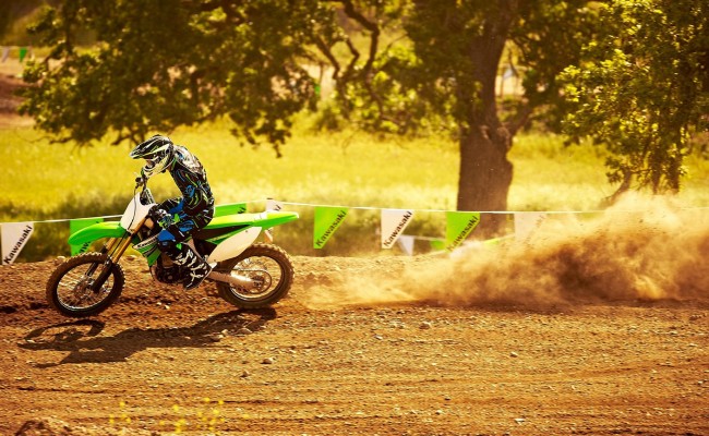 Kawasaki–KX-450F-2011-widescreen-11