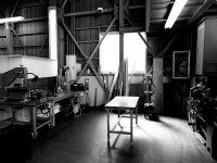 エンジンなどの作業場