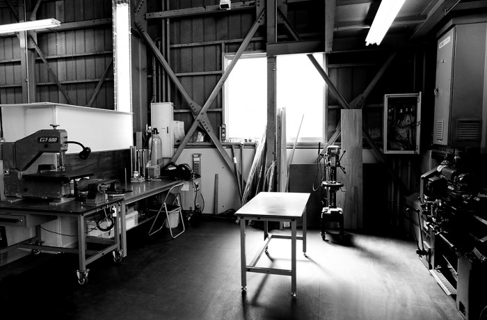 エンジンなどの作業場